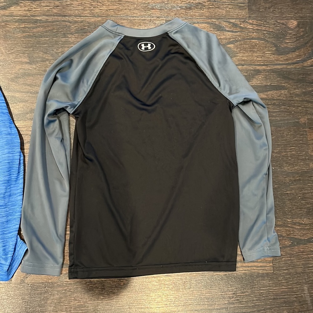 Boys under armour shirts - Picture 5 of 6